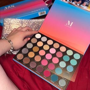 Brand new in box  “sweet oasis” pallete